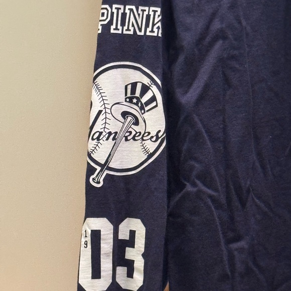 VS PINK x MLB New York Yankees Long Sleeve w/Hood - Picture 4 of 5